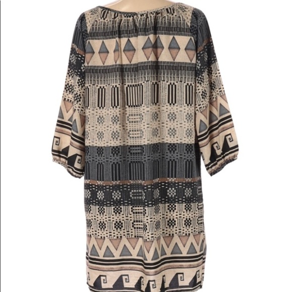 HUG SHIFT SCOOP NECKLINE LONG SLEEVE AZTEC DRESS - Picture 2 of 4